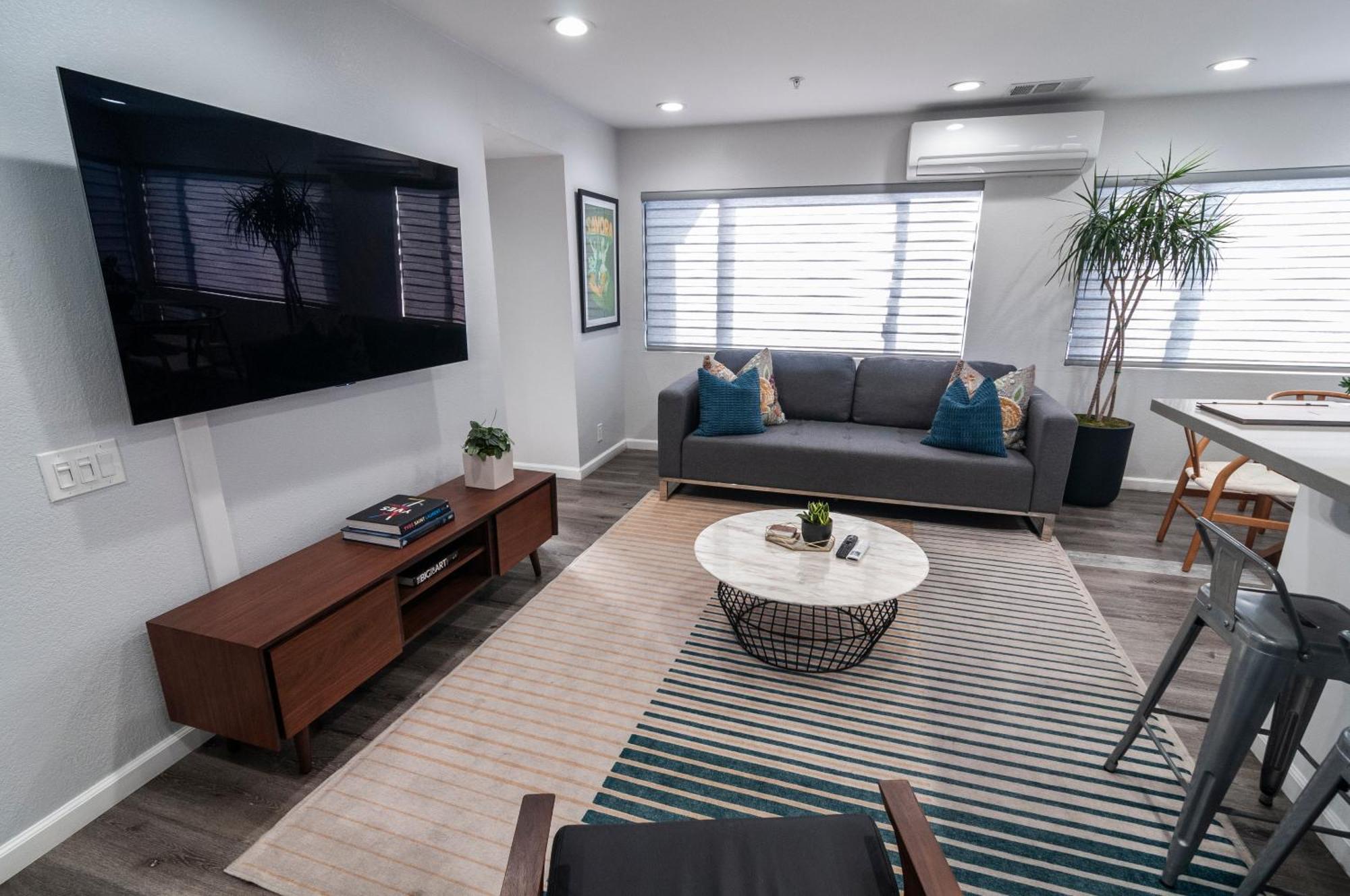 50 M To Sand Lgb 2 King Suites Long Beach Esterno foto